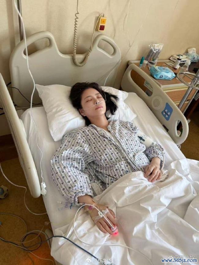 王灿因病切了一派肺 乐不雅靠近病痛