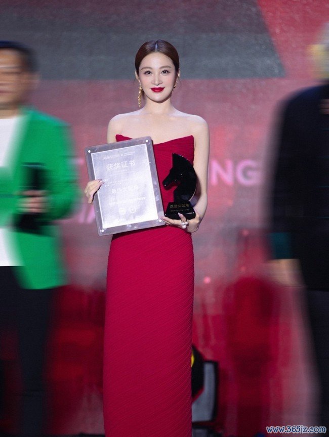 孙嘉璐出席亚洲海外后生影东谈主之夜 获最好女副角奖