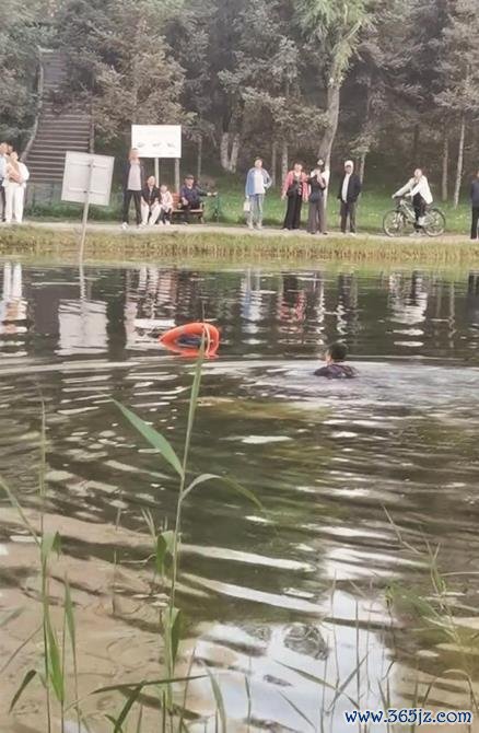 须眉救起落水女孩后寡言驾车离开 果敢看成谦让东说念主心