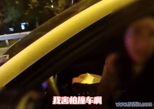 女子高速犯困停匝说念导流线扣9分 怪交警迟延睡眠